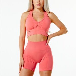 Alphalete amplify set, shorts + sports bra.